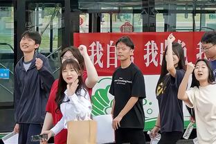 马祖拉：防守对每个新人来说都是挑战 但沃尔什做得很棒